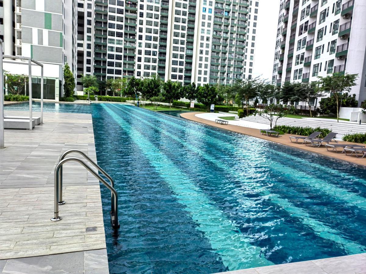 8Scape Residences Batman Vs Ironman@Lsy Home & Leisure Johor Bahru Esterno foto