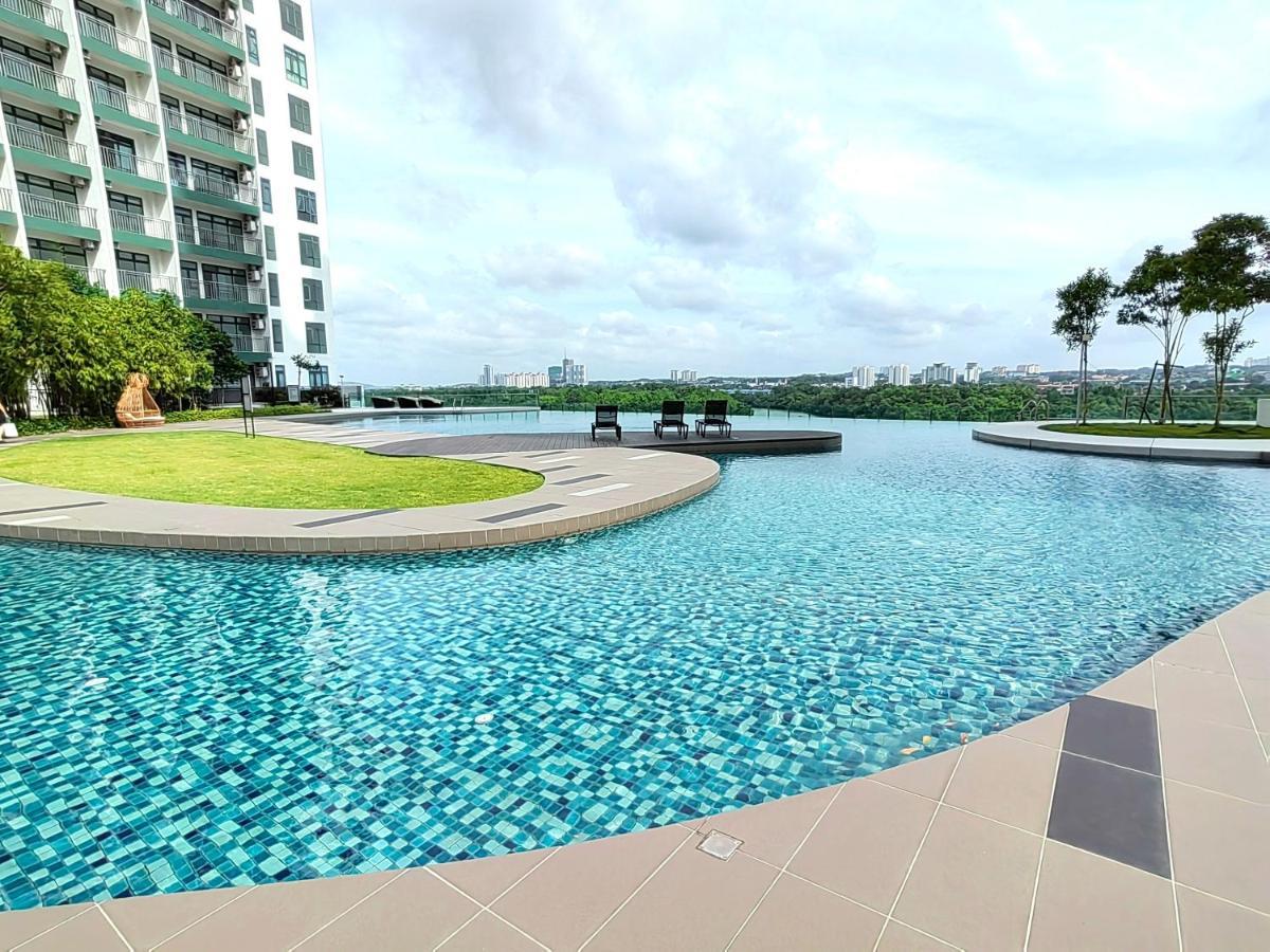 8Scape Residences Batman Vs Ironman@Lsy Home & Leisure Johor Bahru Esterno foto