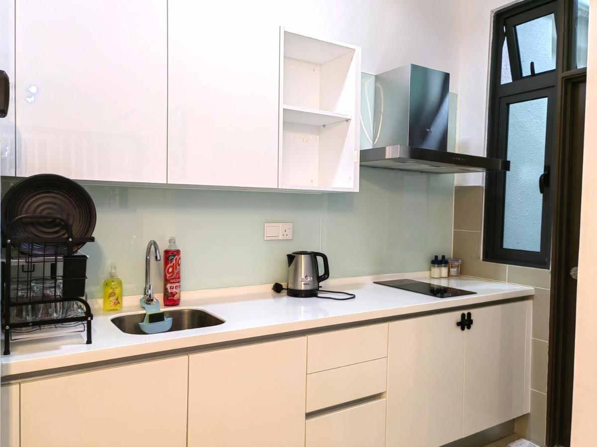 8Scape Residences Batman Vs Ironman@Lsy Home & Leisure Johor Bahru Esterno foto